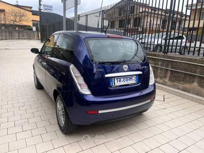 Lancia Ypsilon 1.3 mjt 16v 75cv Oro Bianco unico proprietario Blu/Azzurro usata Santa Maria a Vico