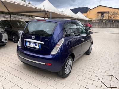 Lancia Ypsilon 1.3 mjt 16v 75cv Oro Bianco unico proprietario Blu/Azzurro usata Santa Maria a Vico