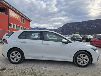 Volkswagen Golf 2.0 TDI 115 CV SCR Life Bianco usata Lavis