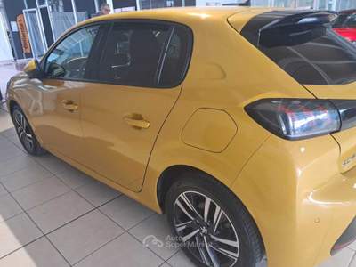 Peugeot 208 giallo senape Giallo usata THIENE