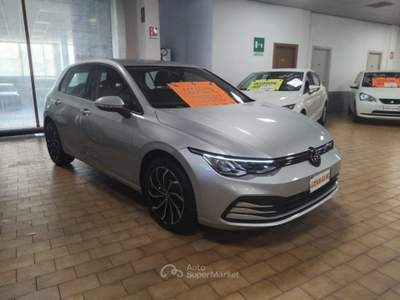 Volkswagen Golf 1.0 eTSI EVO Life DSG 17" MHEV Argento usata Vigevano