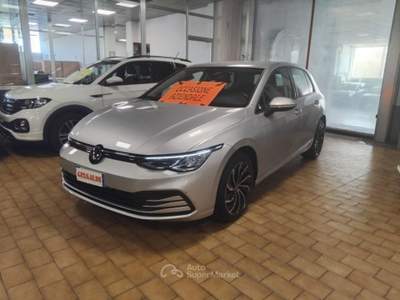 Volkswagen Golf 1.0 eTSI EVO Life DSG 17" MHEV Argento usata Vigevano