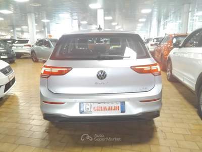 Volkswagen Golf 1.0 eTSI EVO Life DSG 17" MHEV Argento usata Vigevano