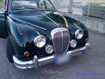 Daimler Sovereign 250 Verde usata Bari