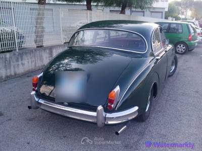 Daimler Sovereign 250 Verde usata Bari