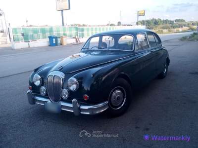 Daimler Sovereign 250 Verde usata Bari