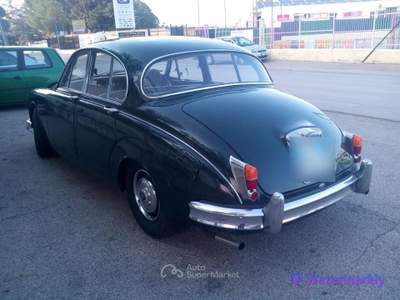 Daimler Sovereign 250 Verde usata Bari