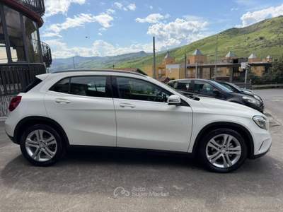 Mercedes-Benz GLA GLA 200 d Automatic 4Matic Premium Bianco usata SANTA MARIA NUOVA