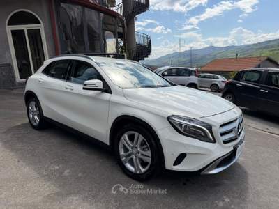 Mercedes-Benz GLA GLA 200 d Automatic 4Matic Premium Bianco usata SANTA MARIA NUOVA