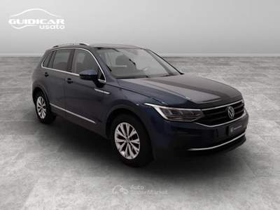 Volkswagen Tiguan 2.0 TDI SCR Life Blu/Azzurro usata Lucca