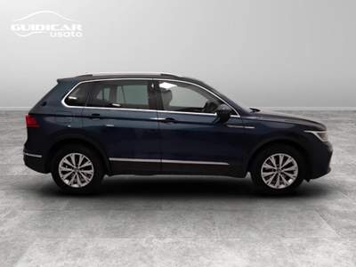 Volkswagen Tiguan 2.0 TDI SCR Life Blu/Azzurro usata Lucca