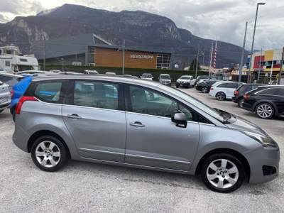 Peugeot 5008 1600  hdi    120 cv     5 posti Grigio usata Mezzocorona