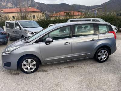 Peugeot 5008 1600  hdi    120 cv     5 posti Grigio usata Mezzocorona