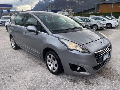 Peugeot 5008 1600  hdi    120 cv     5 posti Grigio usata Mezzocorona