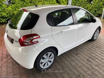 Peugeot 208 208 1.2 VTi 82 CV 5p. Access Bianco usata Taranto