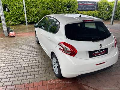 Peugeot 208 208 1.2 VTi 82 CV 5p. Access Bianco usata Taranto