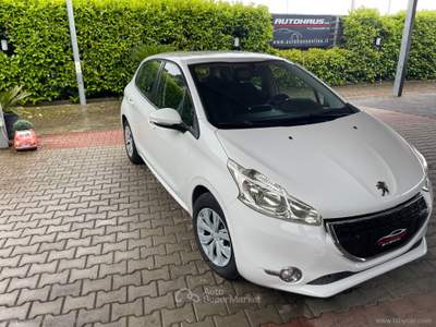 Peugeot 208 208 1.2 VTi 82 CV 5p. Access Bianco usata Taranto