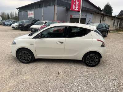 Lancia Ypsilon 1.0 Hybrid Ecochic Gold 50.000 KM Bianco usata Rocca Priora