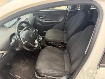 Lancia Ypsilon 1.0 Hybrid Ecochic Gold 50.000 KM Bianco usata Rocca Priora