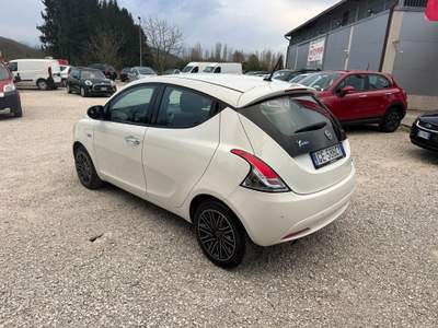 Lancia Ypsilon 1.0 Hybrid Ecochic Gold 50.000 KM Bianco usata Rocca Priora