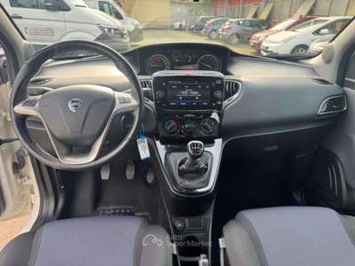 Lancia Ypsilon 1.0 FireFly 5 porte S&S Hybrid Ecochic Gold Bianco usata Milano
