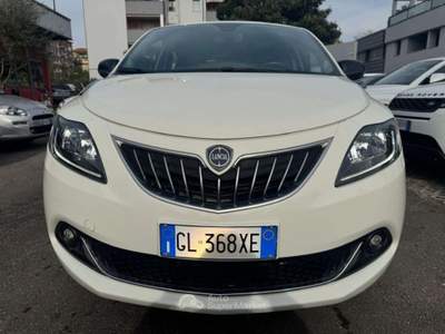 Lancia Ypsilon 1.0 FireFly 5 porte S&S Hybrid Ecochic Gold Bianco usata Milano