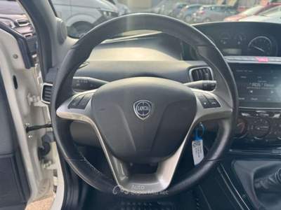 Lancia Ypsilon 1.0 FireFly 5 porte S&S Hybrid Ecochic Gold Bianco usata Milano
