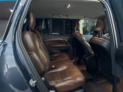 Volvo XC90 XC 90 XC90 B5 (d) AWD Geartronic R-design Blu/Azzurro usata Prato