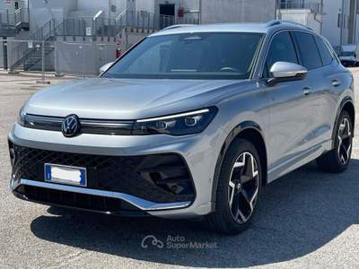 Volkswagen Tiguan 2.0 TDI 150 CV DSG R-Line SEMINUOVO Grigio usata Fossombrone