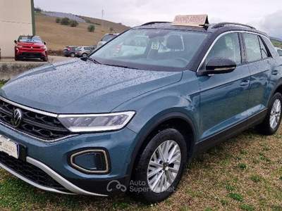 Volkswagen T-Roc 2.0 TDI SCR 150 CV DSG Life Blu/Azzurro usata Fossombrone
