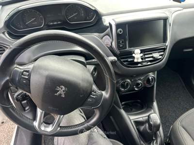 Peugeot 208 Carrozzeria perfetta, tenuta in box Bianco usata San Giuliano Milanese