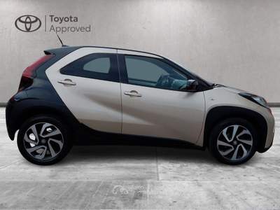 Toyota Aygo X 1.0B (72 CV) Trend Oro usata Cagliari
