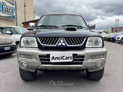Mitsubishi L200 2.5 TD CAT 4WD DC Intense Blu/Azzurro usata San Giuseppe Vesuviano
