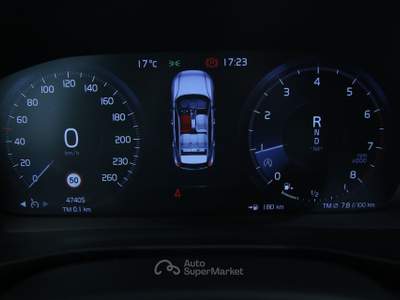 Volvo XC40 T2 auto Momentum Core Park Assist Camera/Fari LED Bianco usata Feltre