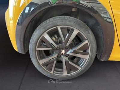Peugeot 208 II 2019 1.2 puretech GT Pack s&s 100cv eat8 Giallo usata Torino