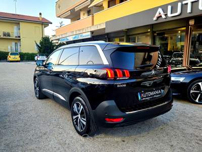 Peugeot 5008 5008 1.5 bluehdi Allure s&amp;s 130cv 7p.ti eat8 my21 Nero usata Porto San Giorgio