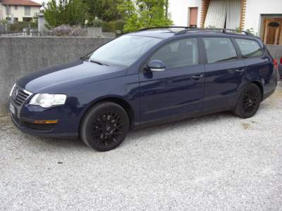 Volkswagen Passat 1.6/102CV Var. Trendline Blu/Azzurro usata Porcia