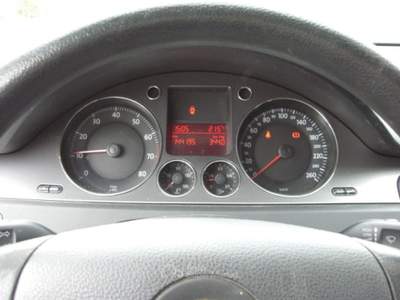 Volkswagen Passat 1.6/102CV Var. Trendline Blu/Azzurro usata Porcia