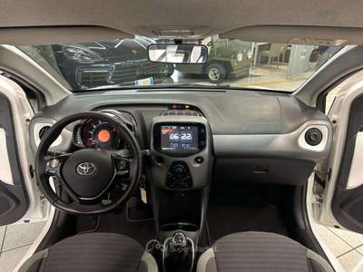 Toyota Aygo 1.0 VVT-i 72 CV 5 porte NEOPAT - UNICO PROP Bianco usata Monza