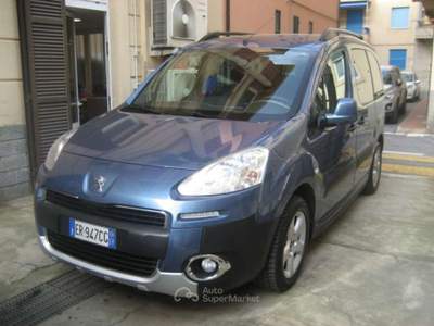 Peugeot Partner TEPEE 1.6 HDI 115 CV OUTDOOR Blu/Azzurro usata Albissola Marina