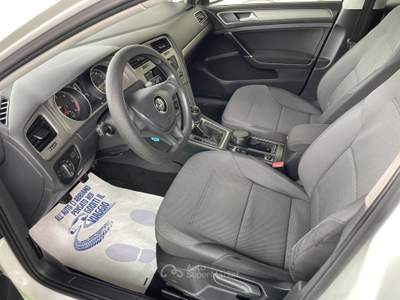 Volkswagen Golf Business 1.6 TDI 5p. Highline BlueMotion Technology Bianco usata Acerra