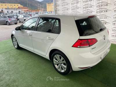 Volkswagen Golf Business 1.6 TDI 5p. Highline BlueMotion Technology Bianco usata Acerra