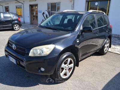 Toyota RAV4 2.2 D-4D 136CV Nero usata COMACCHIO
