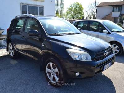 Toyota RAV4 2.2 D-4D 136CV Nero usata COMACCHIO