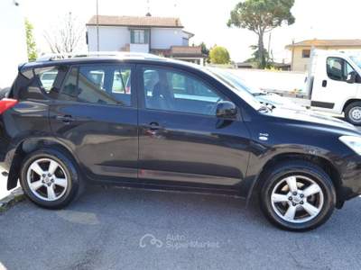 Toyota RAV4 2.2 D-4D 136CV Nero usata COMACCHIO