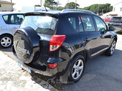 Toyota RAV4 2.2 D-4D 136CV Nero usata COMACCHIO