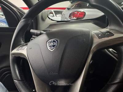 Lancia Ypsilon 1.2 69 CV 5 porte Gold Grigio usata Genova