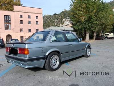 BMW Serie 3 318i 
 Argento usata Pontecagnano Faiano