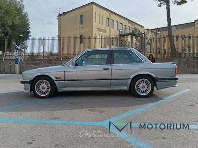 BMW Serie 3 318i 
 Argento usata Pontecagnano Faiano