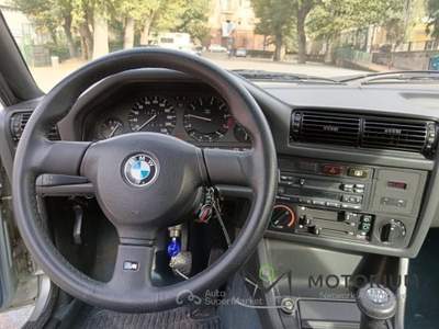 BMW Serie 3 318i 
 Argento usata Pontecagnano Faiano